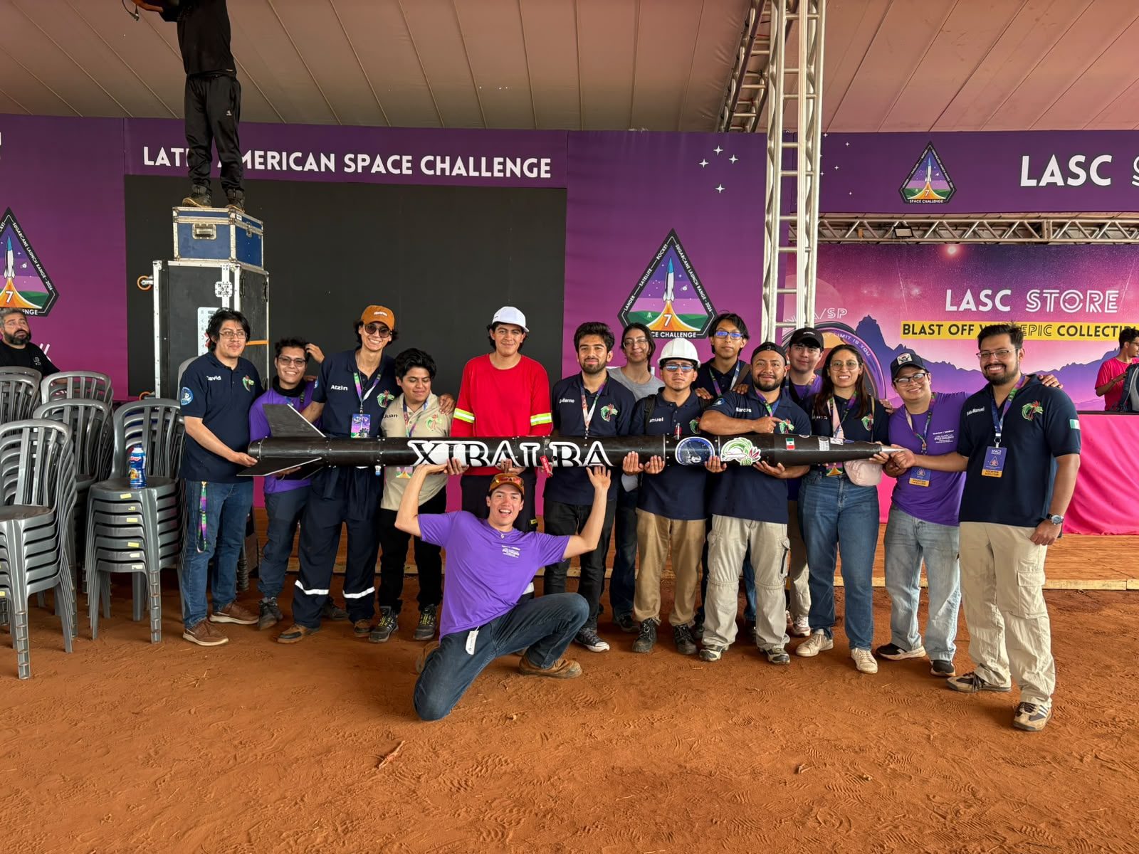 El equipo ILUIKATL cargando a Xibalba en LASC 2026